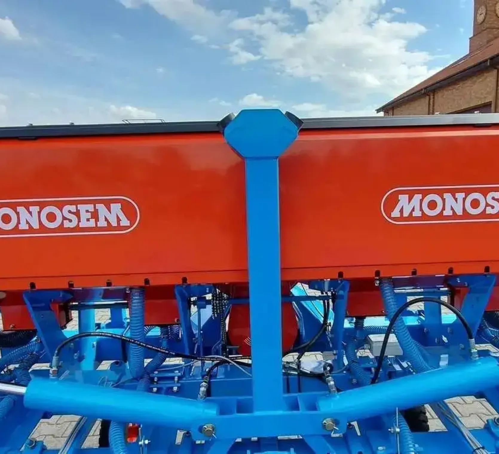 Podsiewacz nawozów na pielniku Monosem Multicrop