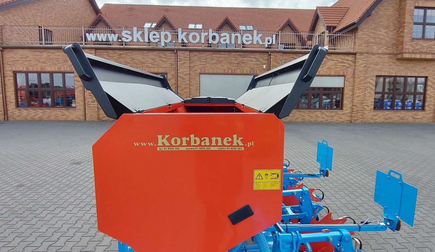Pokrywy zbiornika podsiewacza