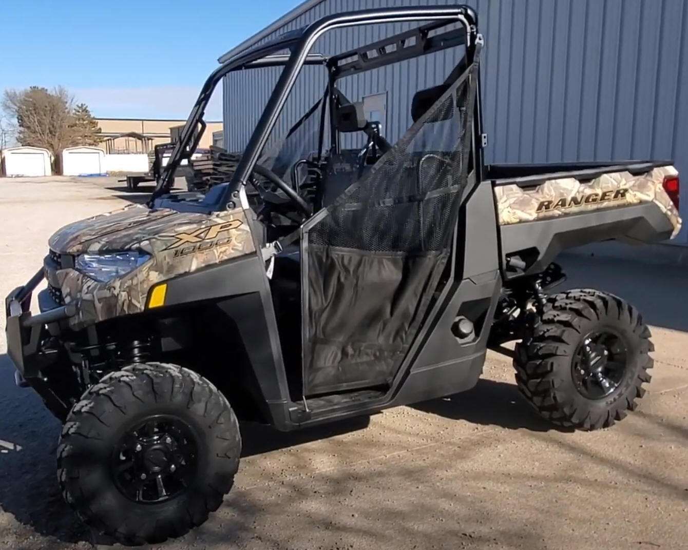 Quad marki Polaris model RANGER XP 1000 w kolorze camo felgi aluminiowe z oferty korbanek.pl