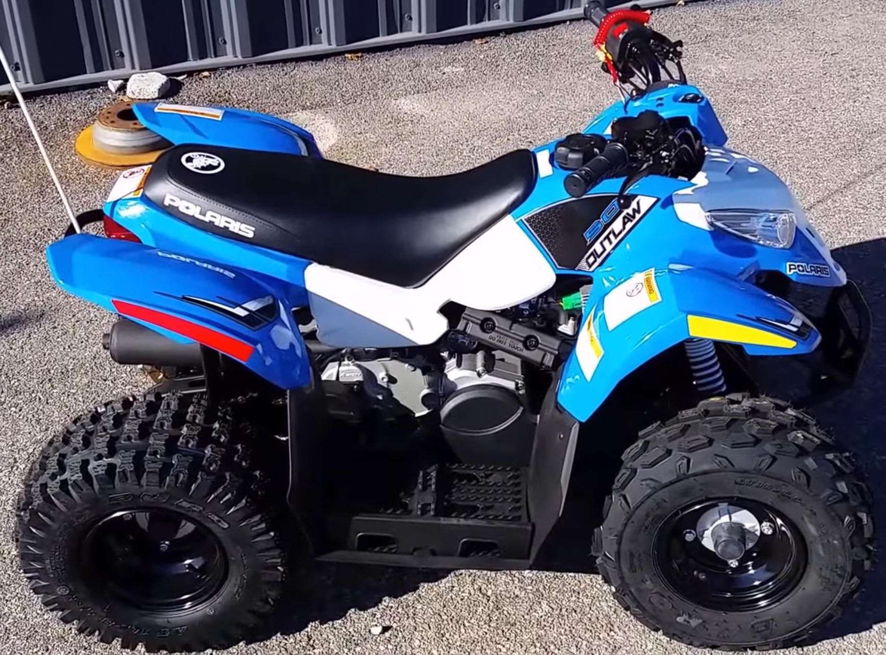 Limonkowy niebieski Quad Polaris Outlaw w ofercie www.korbanek.pl atv dla małych dzieci