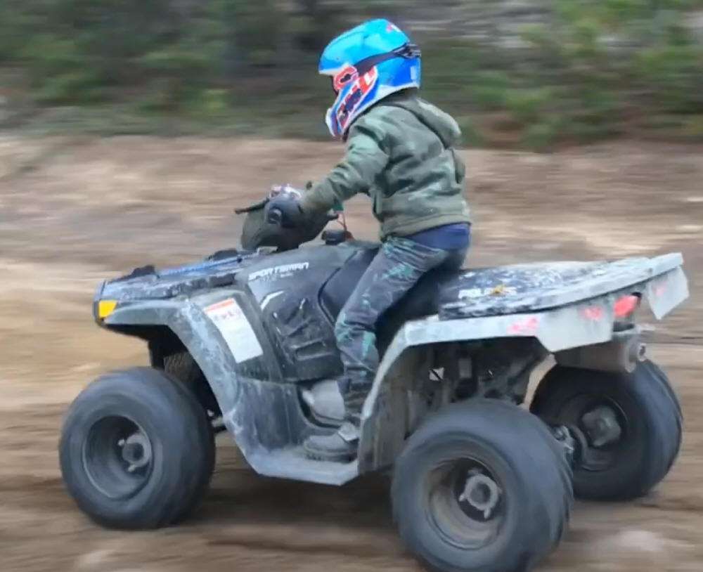 lewy bok quad Polaris Sportsman 110 zielony atv dla dzieci używany