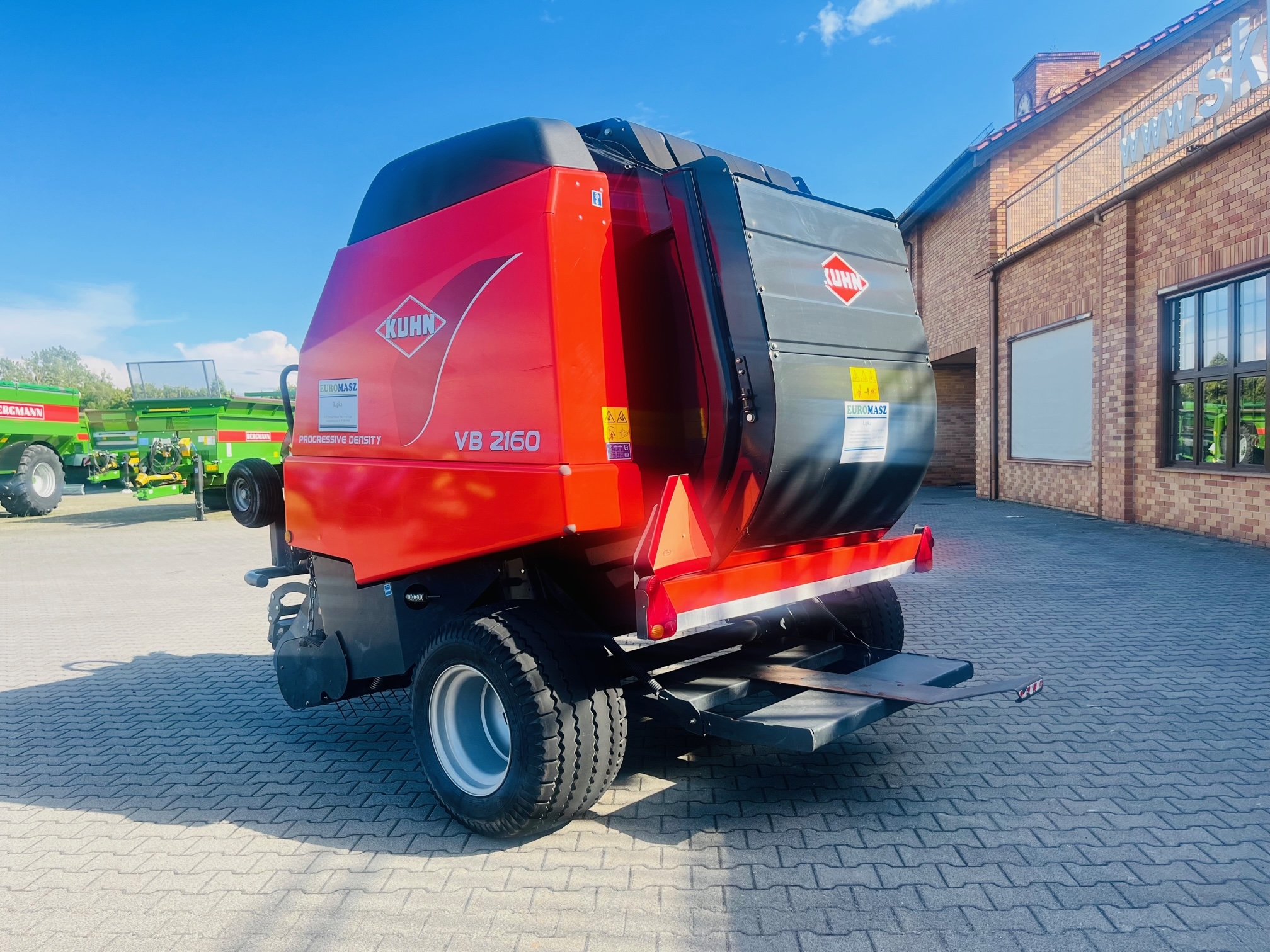 Prasa-pasowa-zmiennokomorowa-kuhn-VB-2160-plac-korbanek
