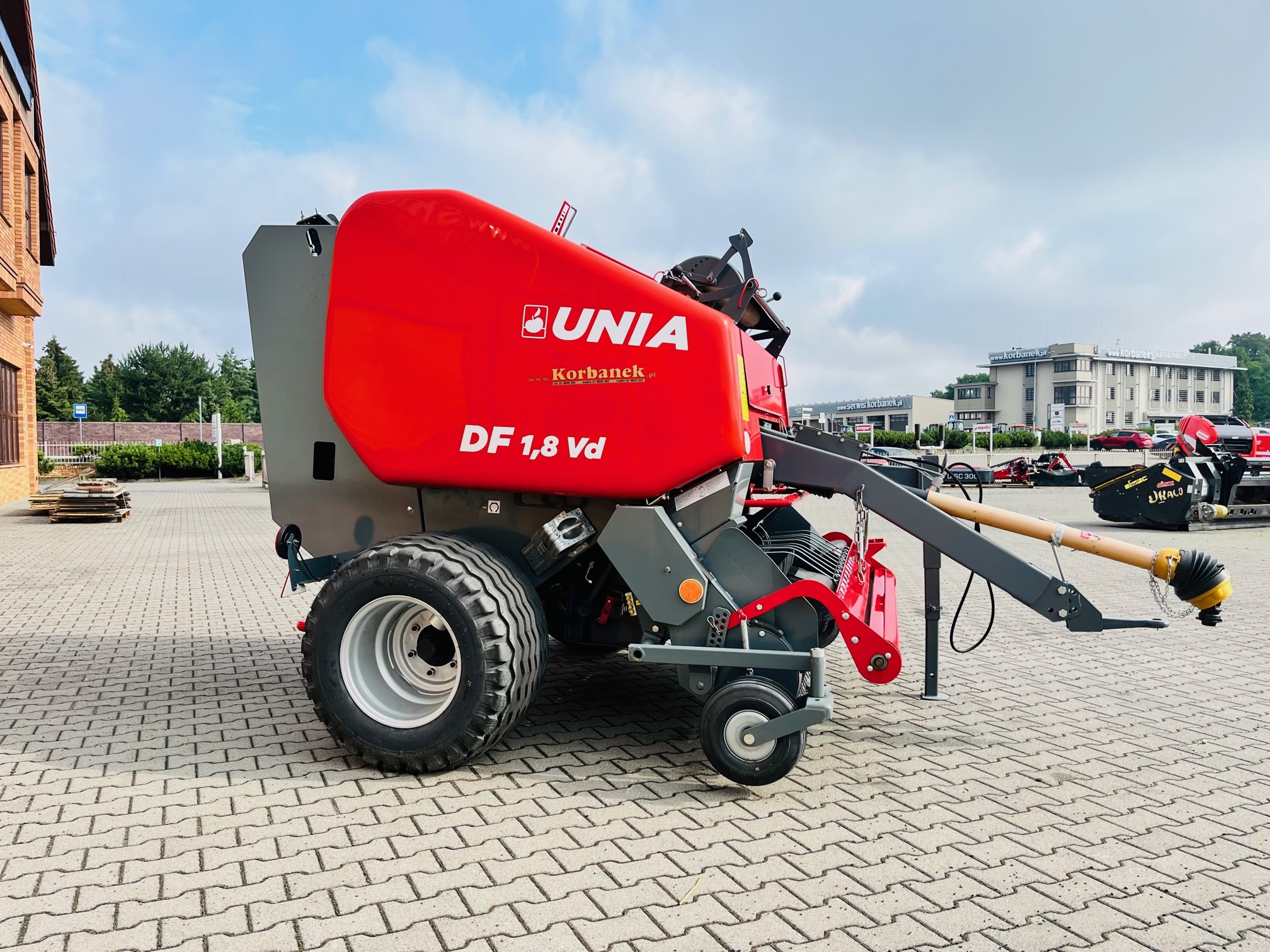 Prasa Unia Group DF 120 1,8 VD stalokomorowa łancuchowo walcowa z docinaczem rotorem plac korbanek
