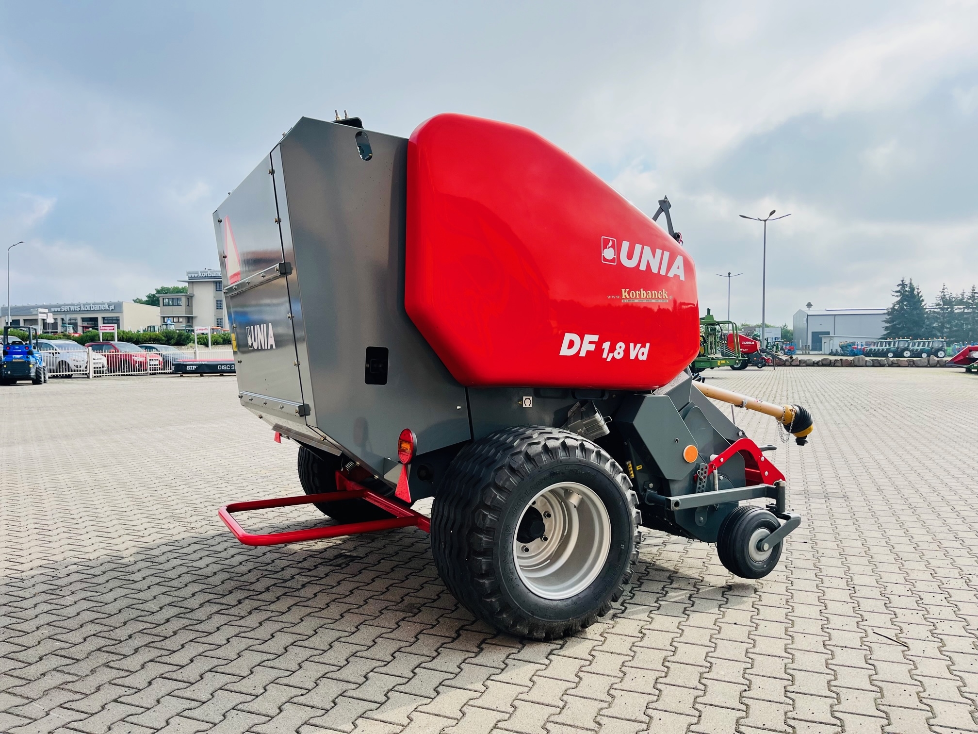 Prasa Unia Group DF 120 1,8 VD stalokomorowa łancuchowo walcowa z docinaczem rotorem plac korbanek