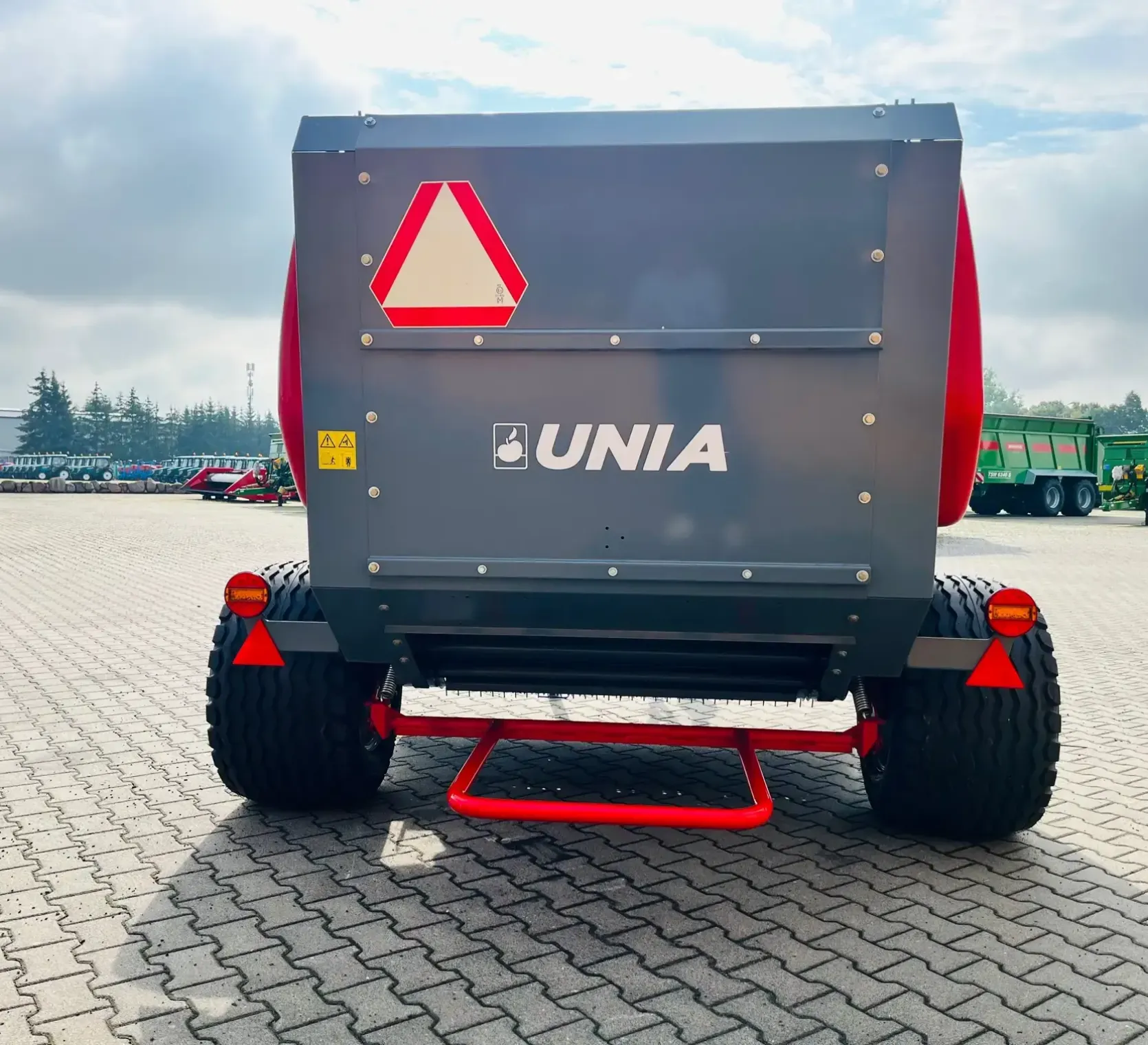 Prasa Unia Group DF 120 1,8 VD stalokomorowa łancuchowo walcowa z docinaczem rotorem plac korbanek