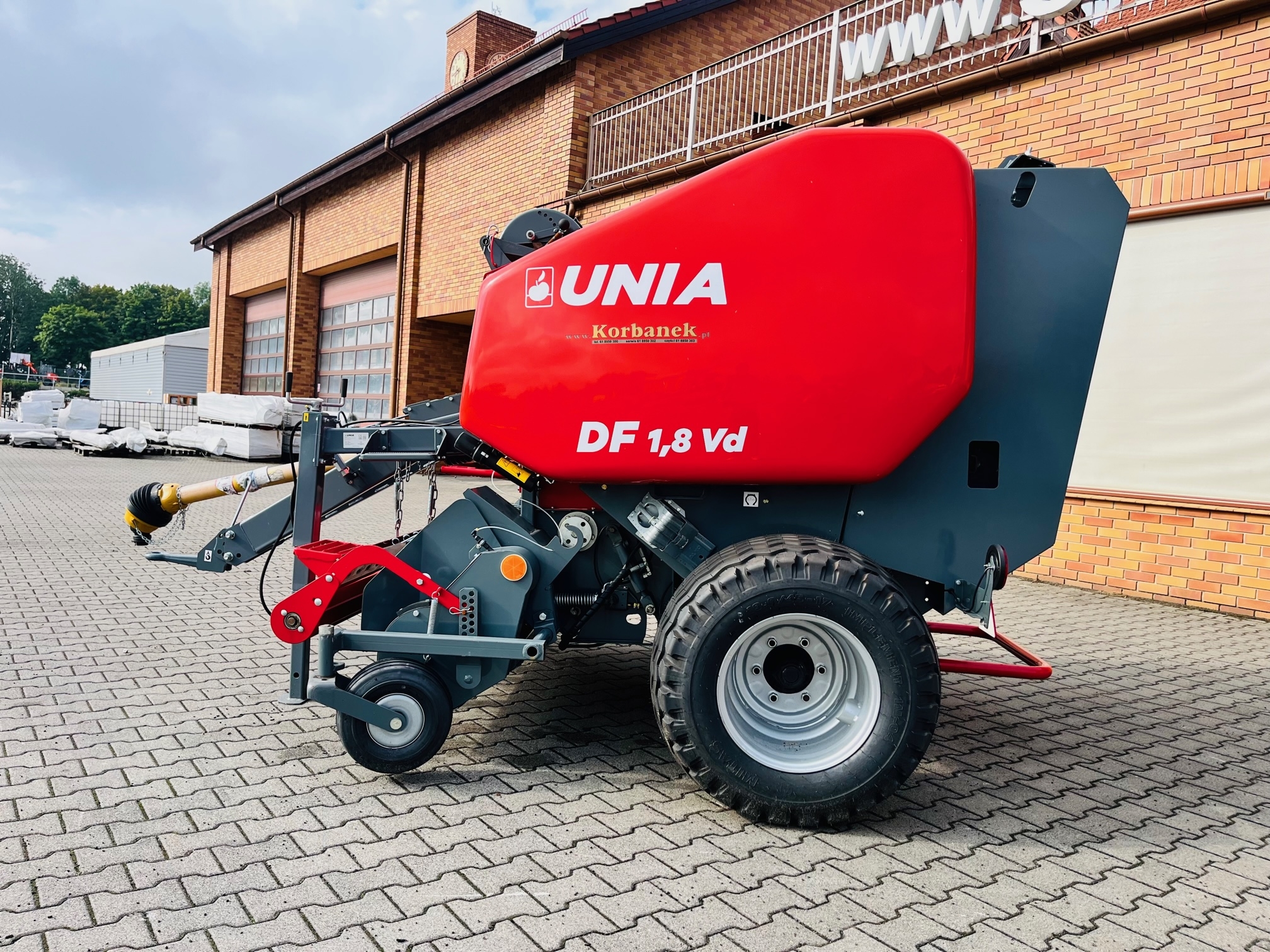 Prasa Unia Group DF 120 1,8 VD stalokomorowa łancuchowo walcowa z docinaczem rotorem plac korbanek