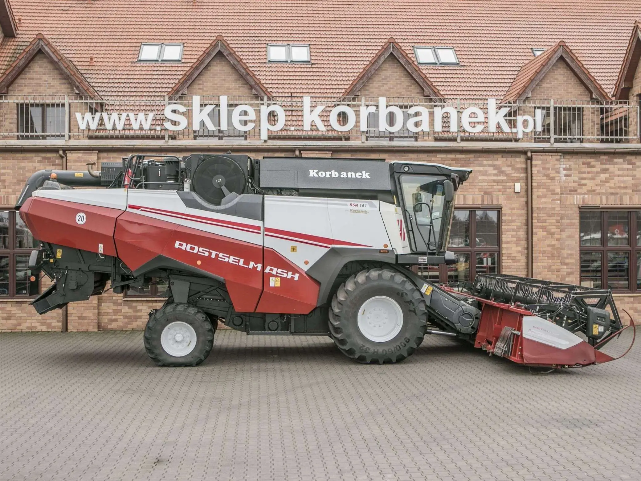 kombajn zbożowy Rostselmash RSM 161 widok z boku www.korbanek.pl