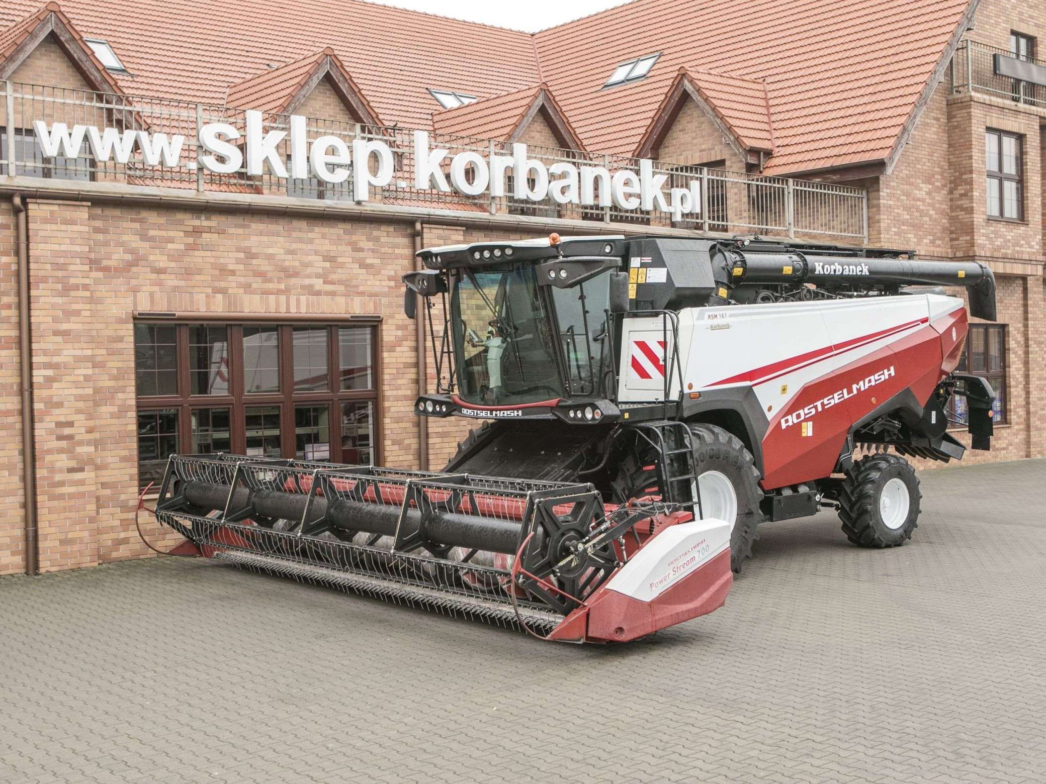 Kombajn RSM 161 z hederem 7 metrów widok pod kontem na korbanek.pl