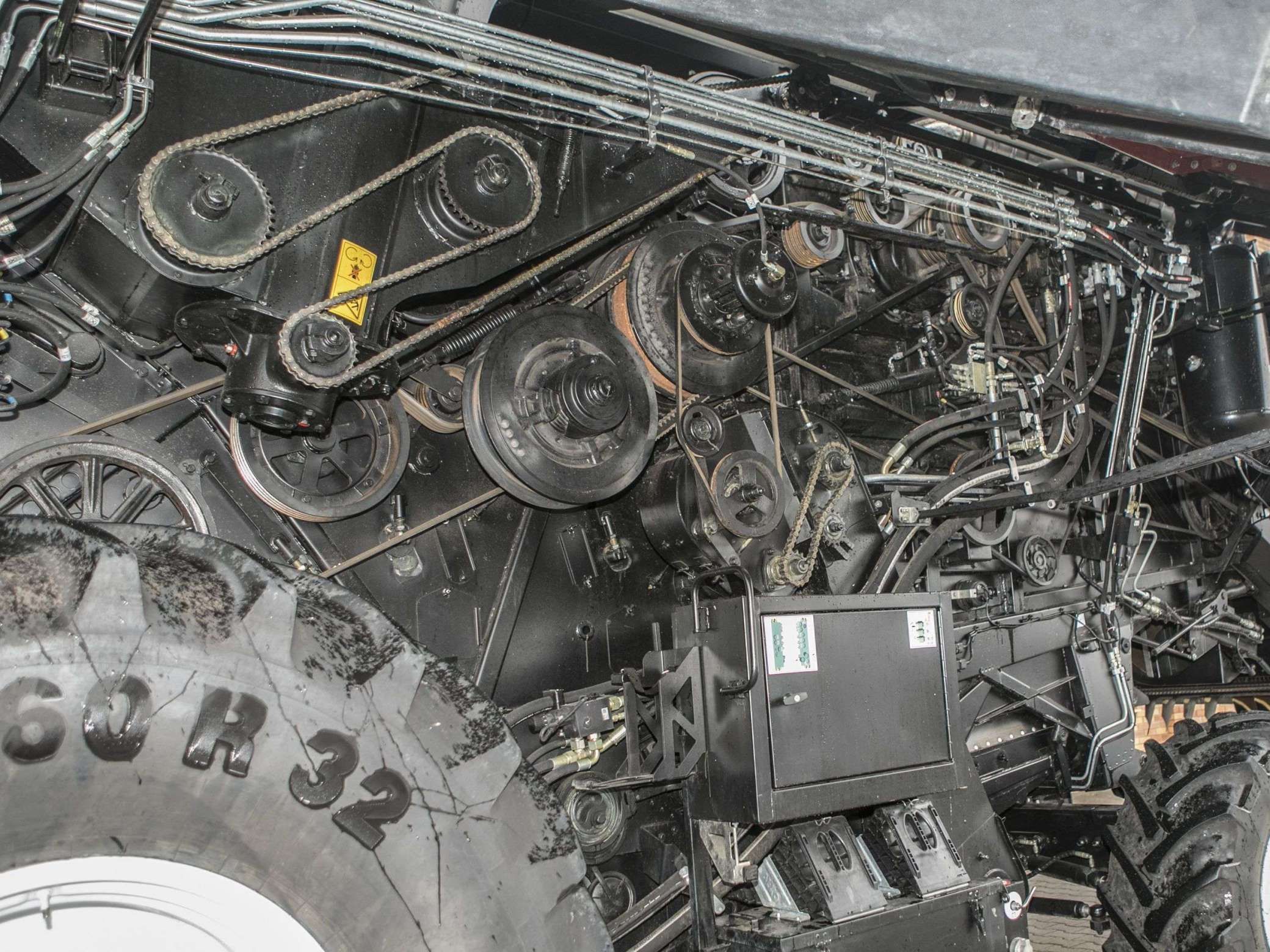 kombajn zbożowy Rostselmash RSM 161 łatwy dostęp do mechanizmów www.korbanek.pl
