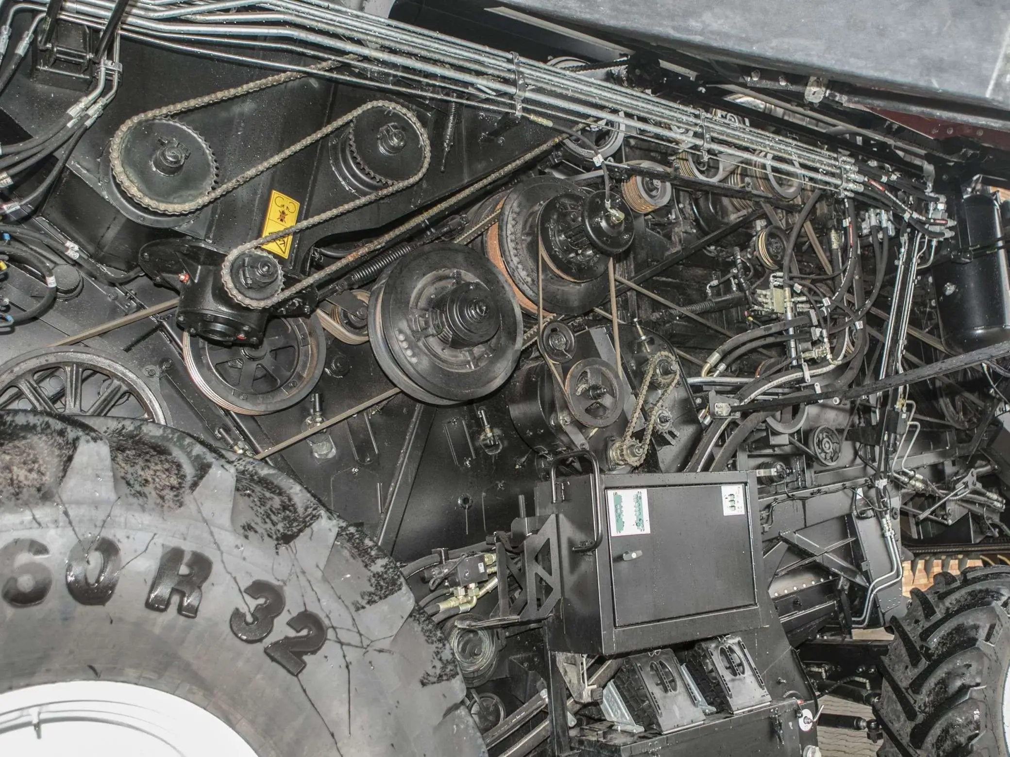 kombajn zbożowy Rostselmash RSM 161 łatwy dostęp do mechanizmów www.korbanek.pl