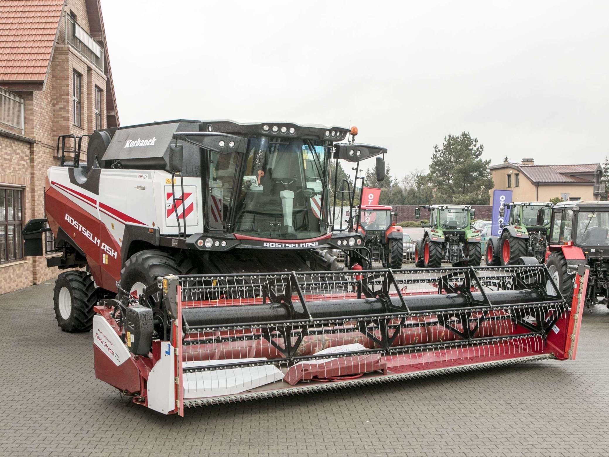 kombajn zbożowy Rostselmash RSM 161 heder www.korbanek.pl