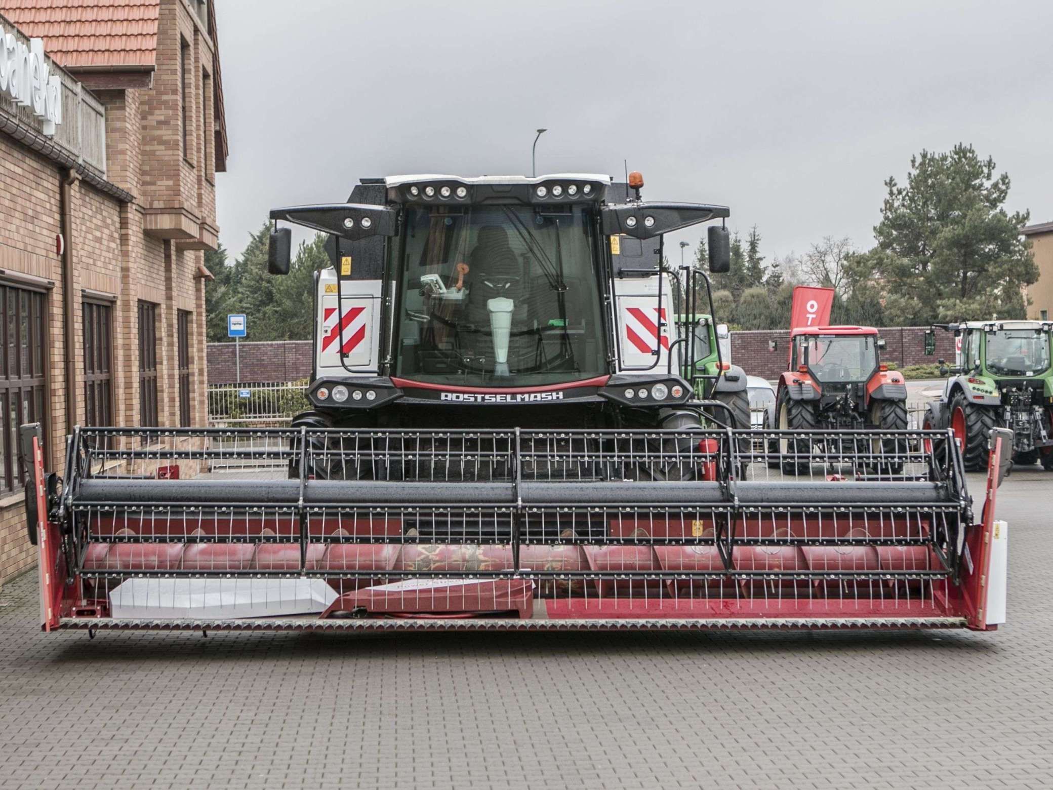 Kombajn RSM 161 od przodu