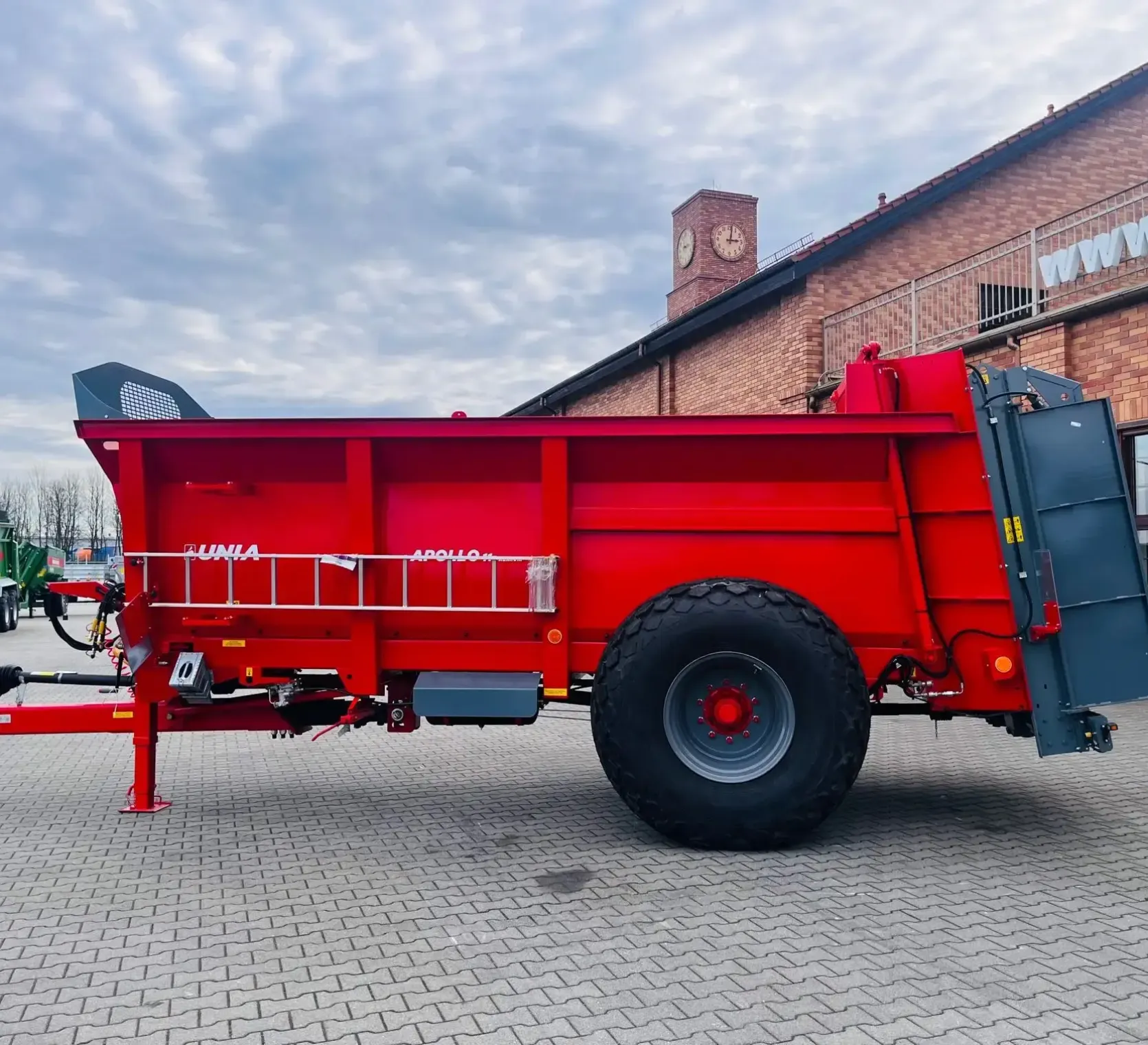 Jednoosiowy rozrzutnik obornika Unia Group Apollo 11 Premium