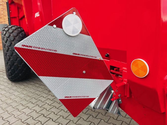 Jednoosiowy rozrzutnik obornika Unia Group Apollo 11 Premium