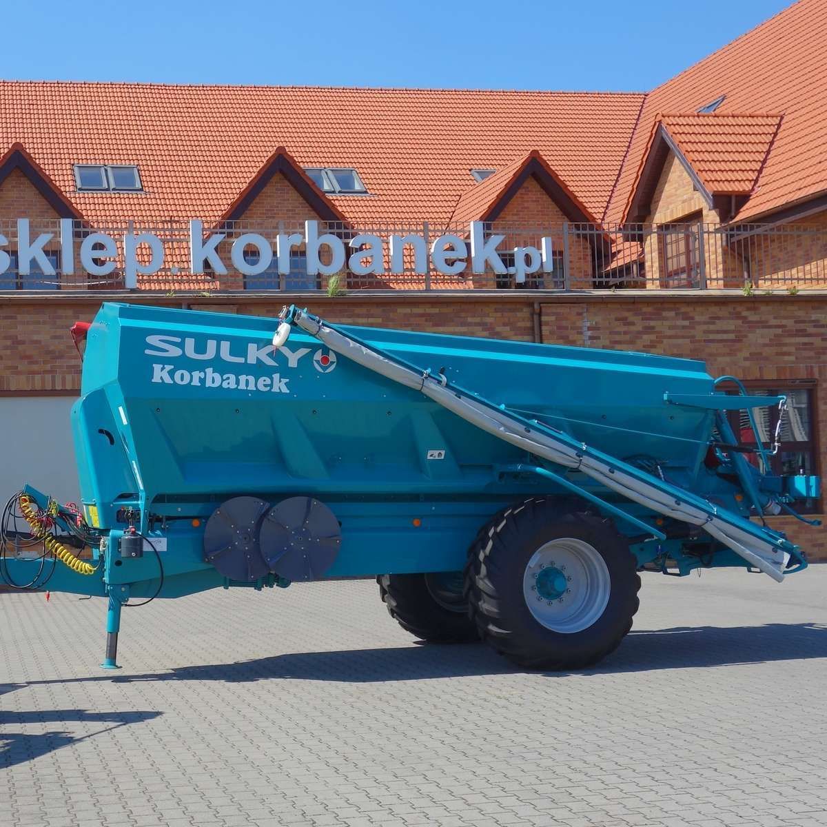 Rozsiewacz przyczepiany z belką złożoną