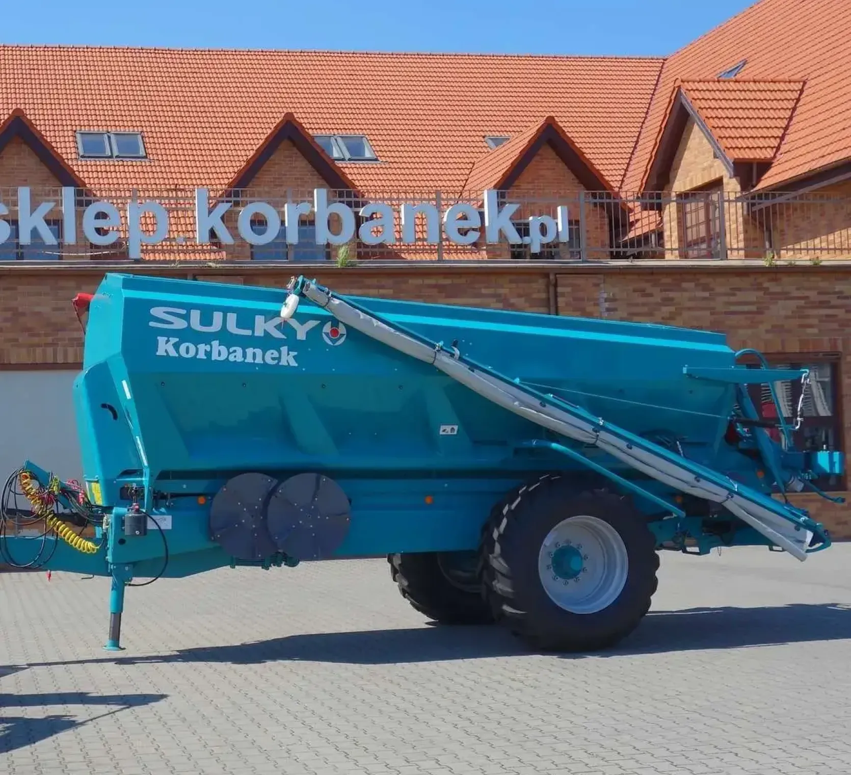 Rozsiewacz przyczepiany z belką złożoną