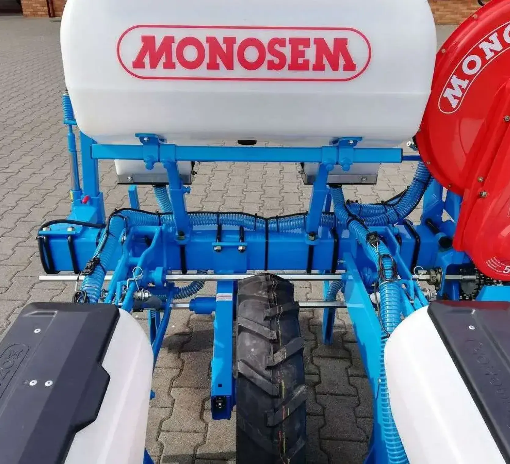 Widok na blok koła przenoszącego napęd na sekcje wysiewające siewnika punktowego MONOSEM