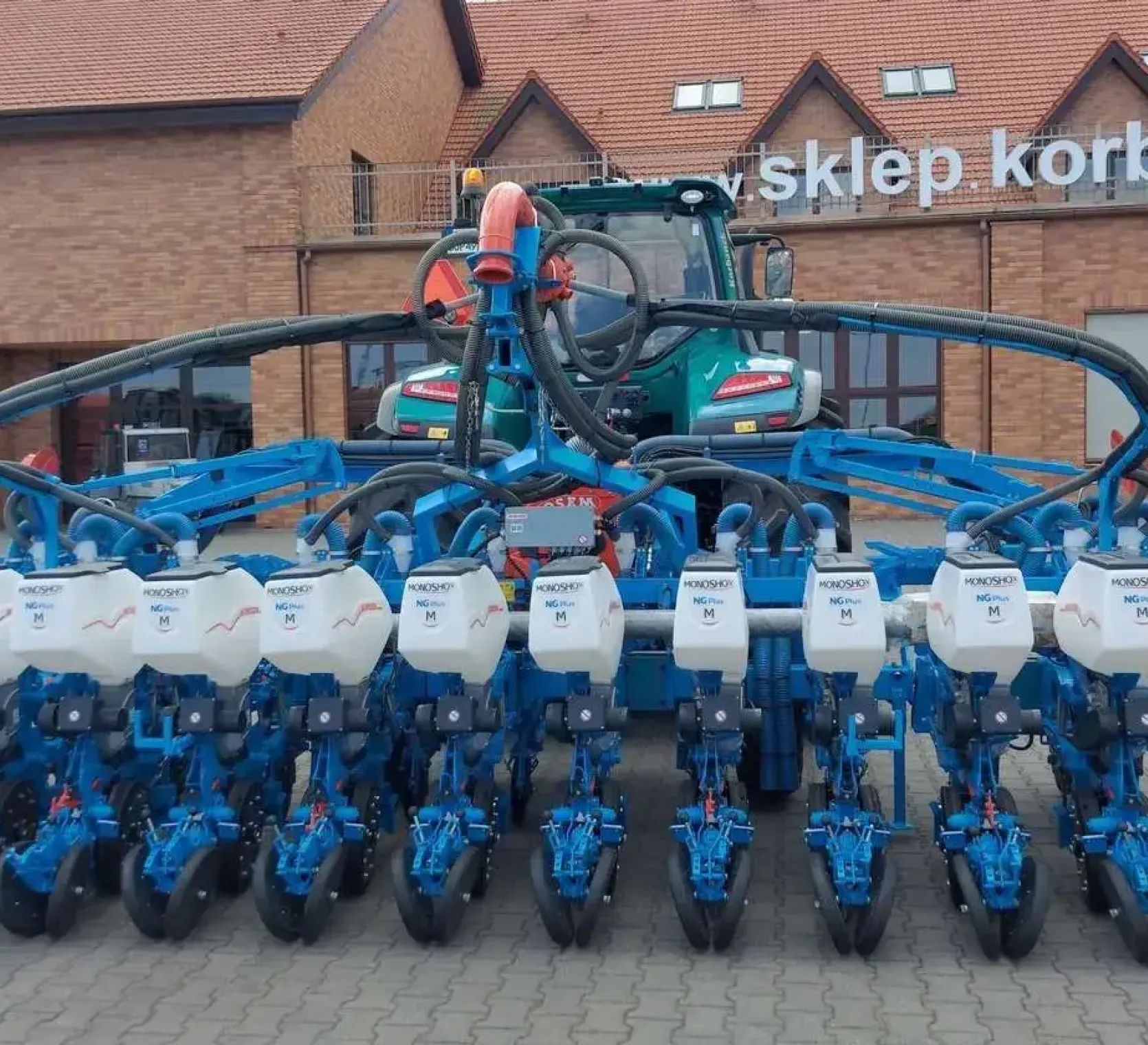 Siewnik punktowy 12-rzędowy, rozstaw 45 cm na buraki i rzepak
