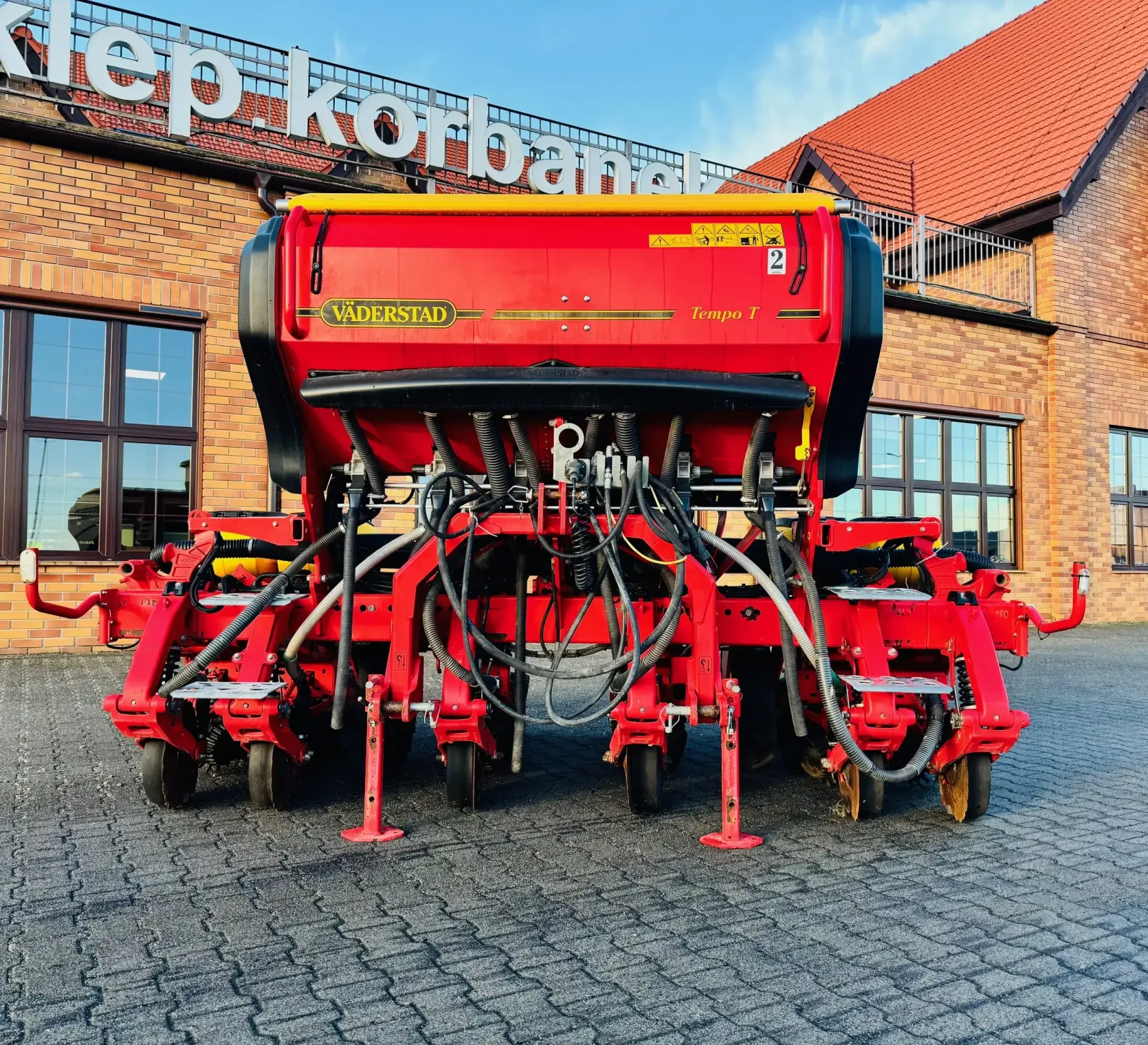 Siewnik-punktowy-vaderstad-6-rzedowy-do-siewu-bezposredniego-plac-firma-korbanek