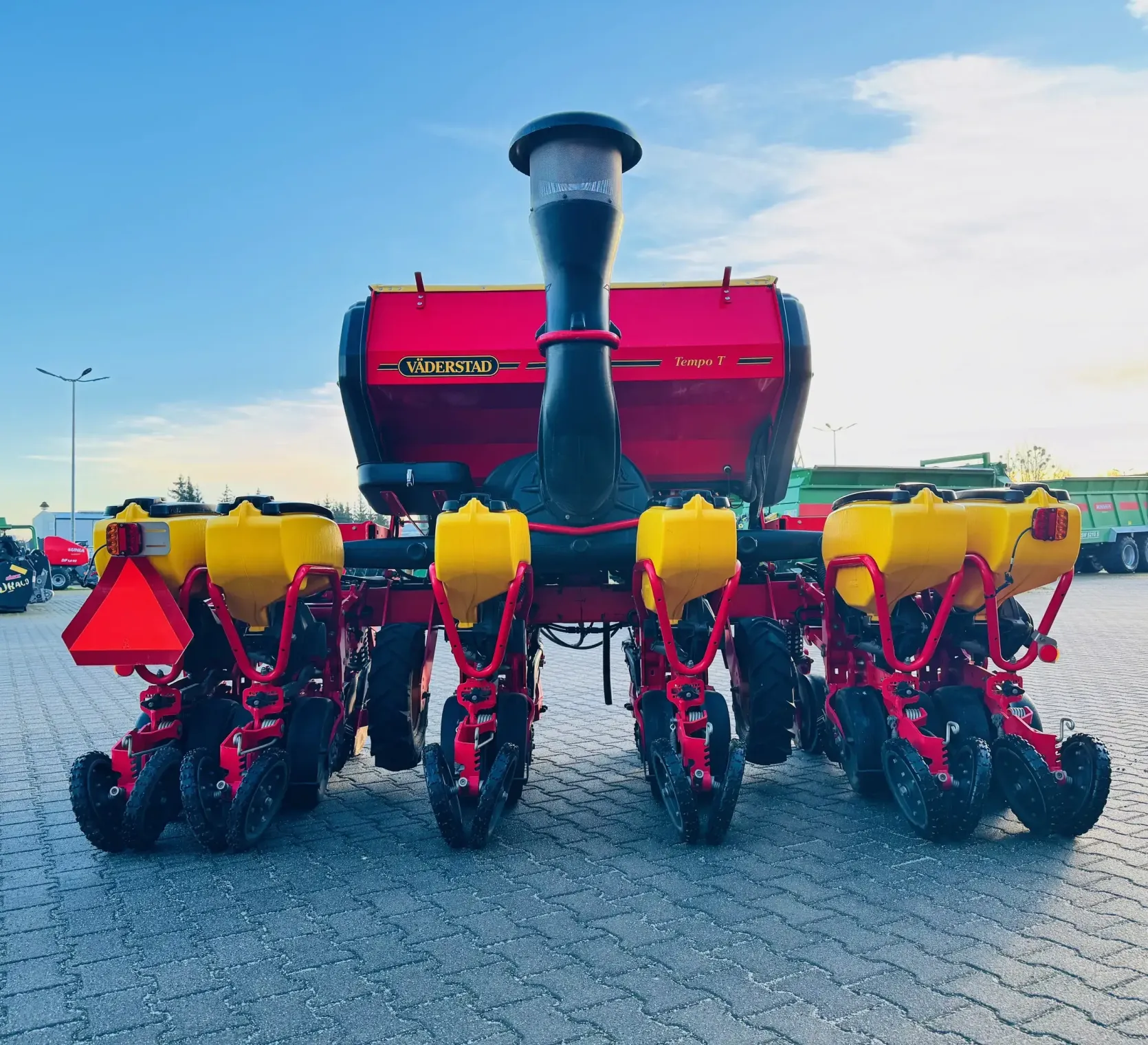 Siewnik-punktowy-vaderstad-6-rzedowy-do-siewu-bezposredniego-plac-firma-korbanek