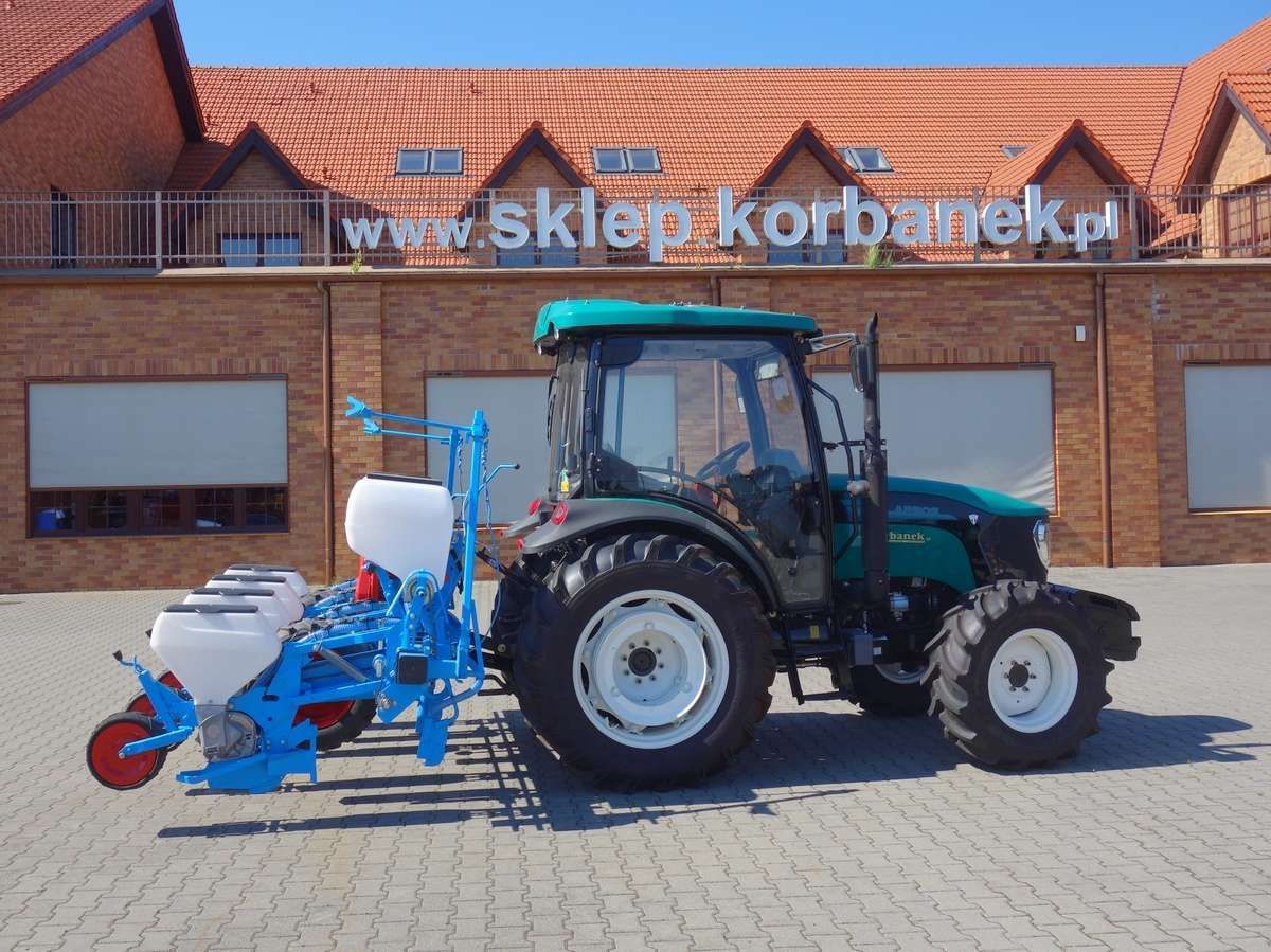 Siewnik do kukurydzy MONOSEM z ciągnikiem Arbos 3075
