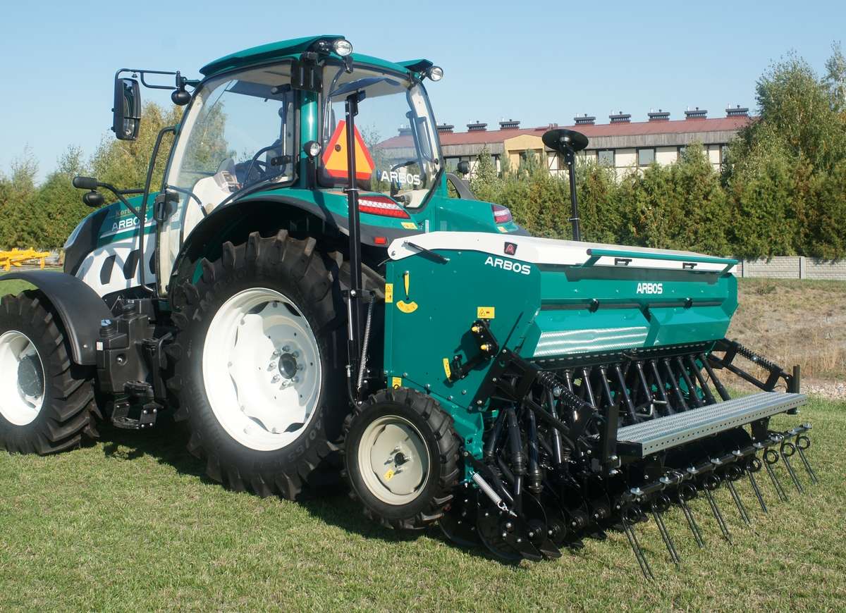 Siewnik zbożowy Arbos Grano mechaniczny, widok od lewej strony