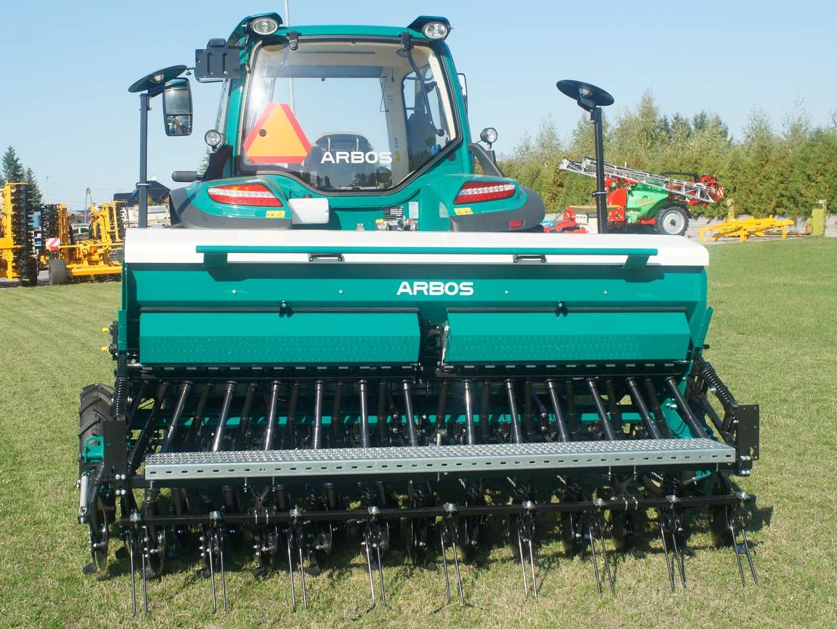 Siewnik zbożowy Arbos Grano mechaniczny, widok od tyłu