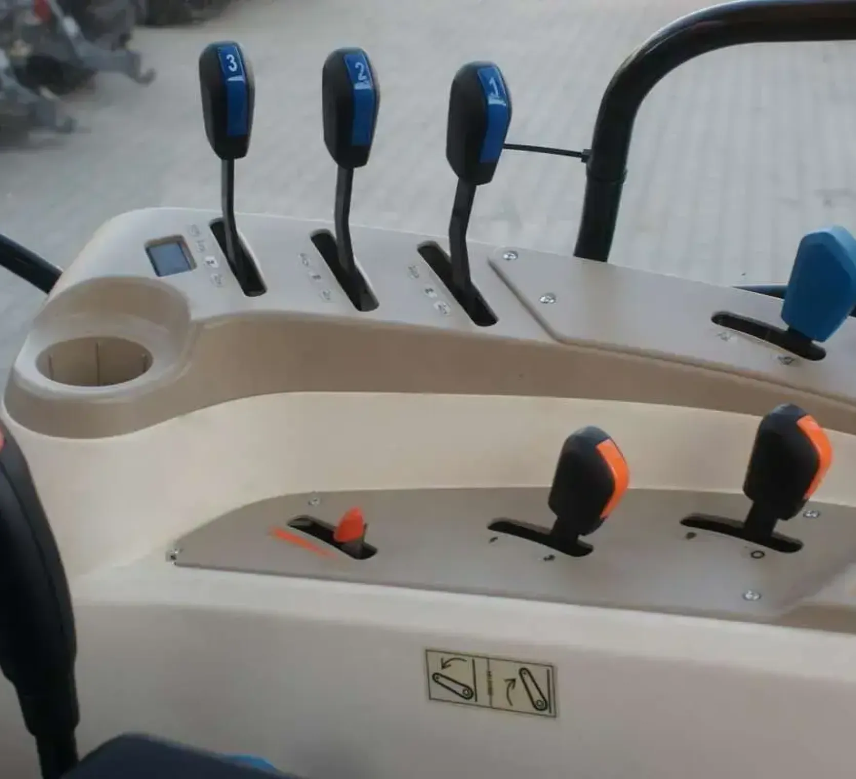 hydraulika ciagnika arbos panel sterownia dzwignie 