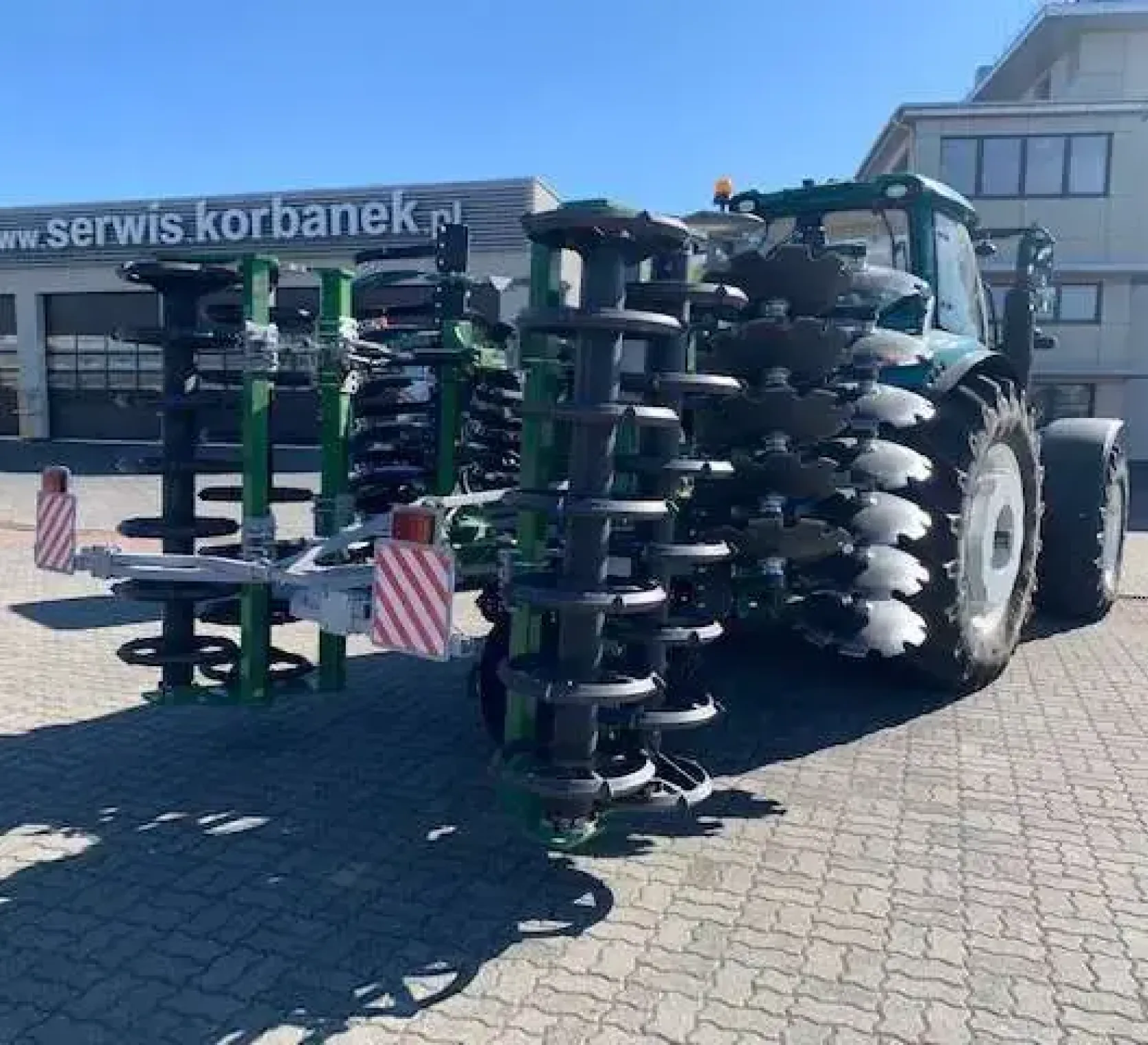 Brona talerzowa Tolmet Megatron hydraulicznie składana zawieszana dostępna w sieci sprzedaży Korbanek