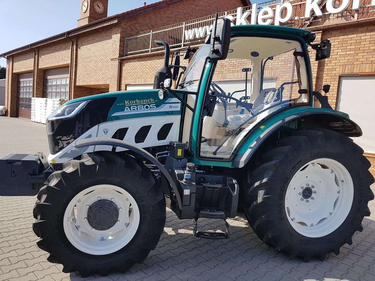 Bok ciągnika 5100 arbos global