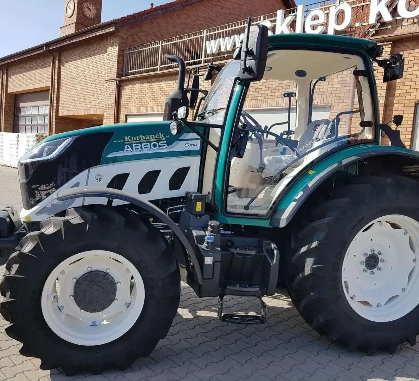 Bok ciągnika 5100 arbos global