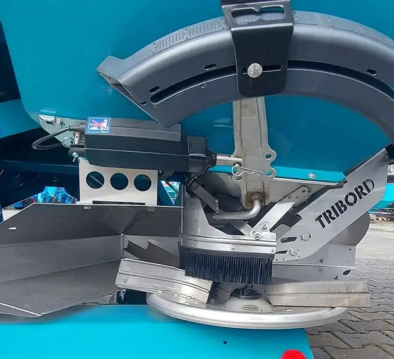 Układ rozsiewający, rozsiew graniczny Tribord 3D
