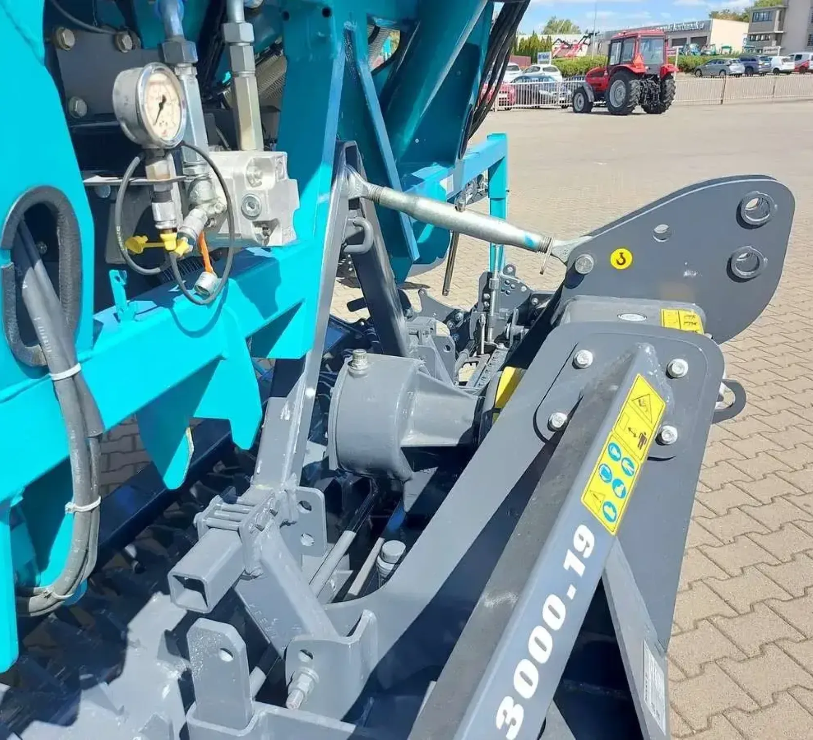 Układ zaczepowy i napęd hydrauliczny turbiny