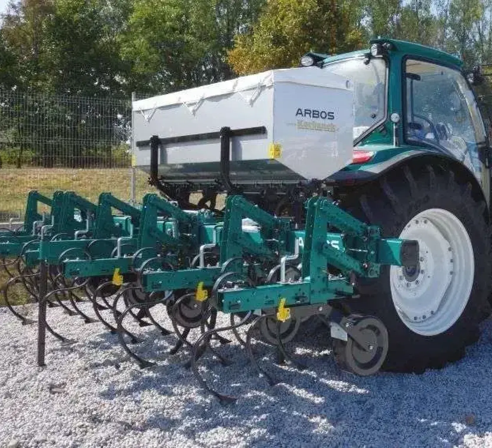 Pielnik Arbos 6-rzędowy do kukurydzy na ramie składanej hydraulicznie z podsiewaczem nawozów