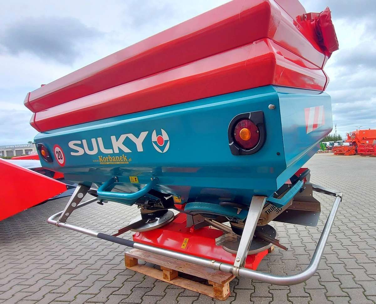 Używany rozsiewacz nawozów 3100 litrów
