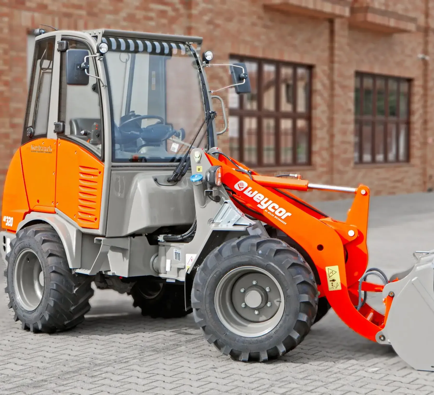 Atlas Weycor AR320 Yanmar z kabiną maszyna skręcona 