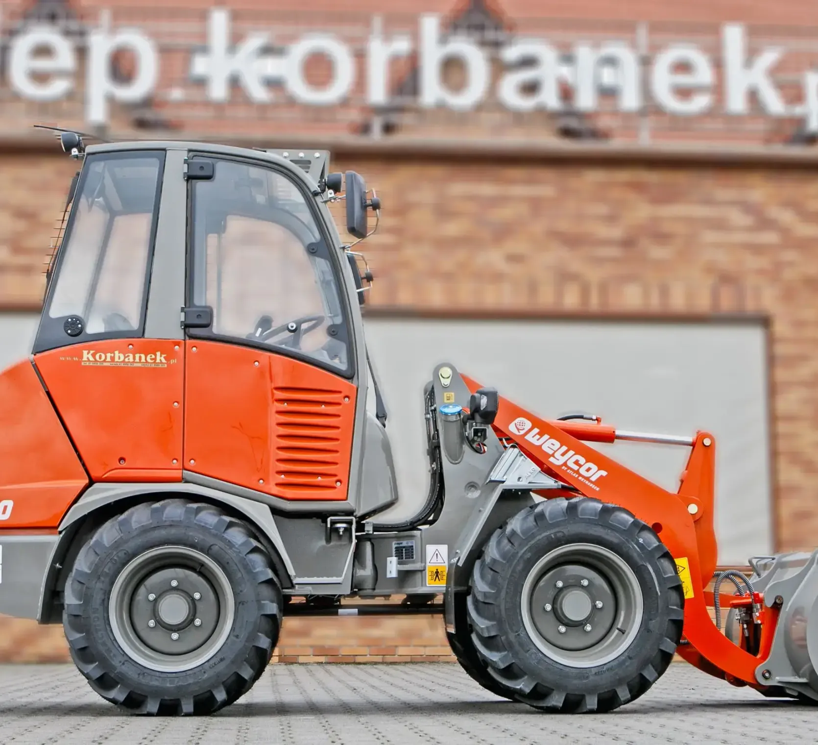 Atlas Weycor AR320 Yanmar ładowarka przegubowa z kabiną bok maszyna łyżka ładowarkowa