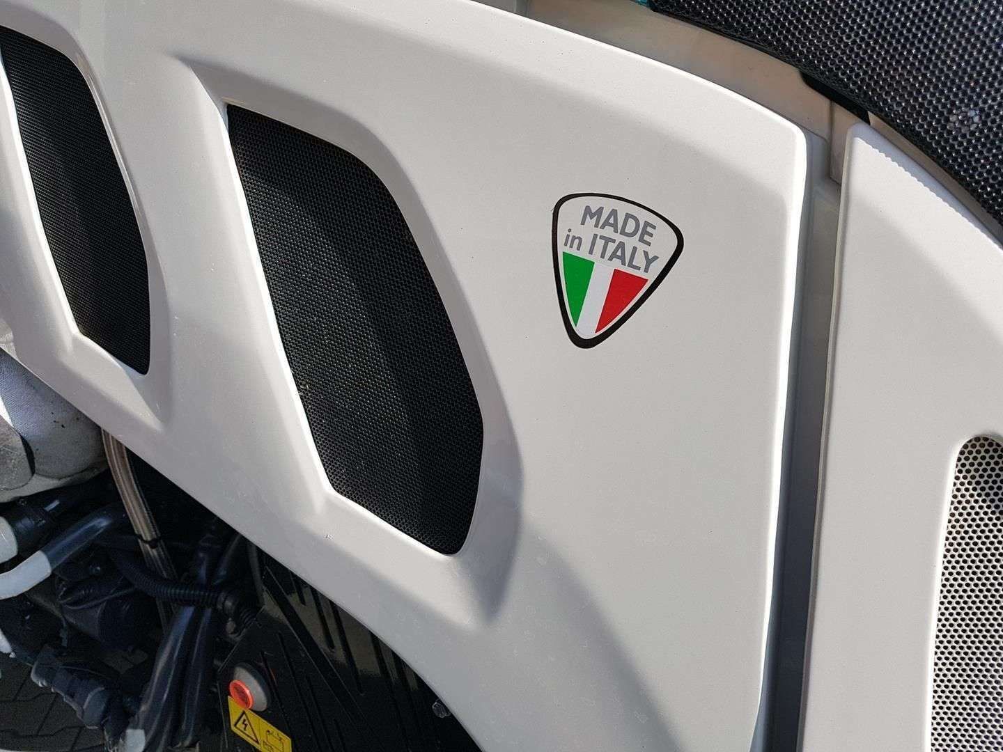 bok maski arbosa 5130 z naklejka made in italy wyprodukowano we wloszech