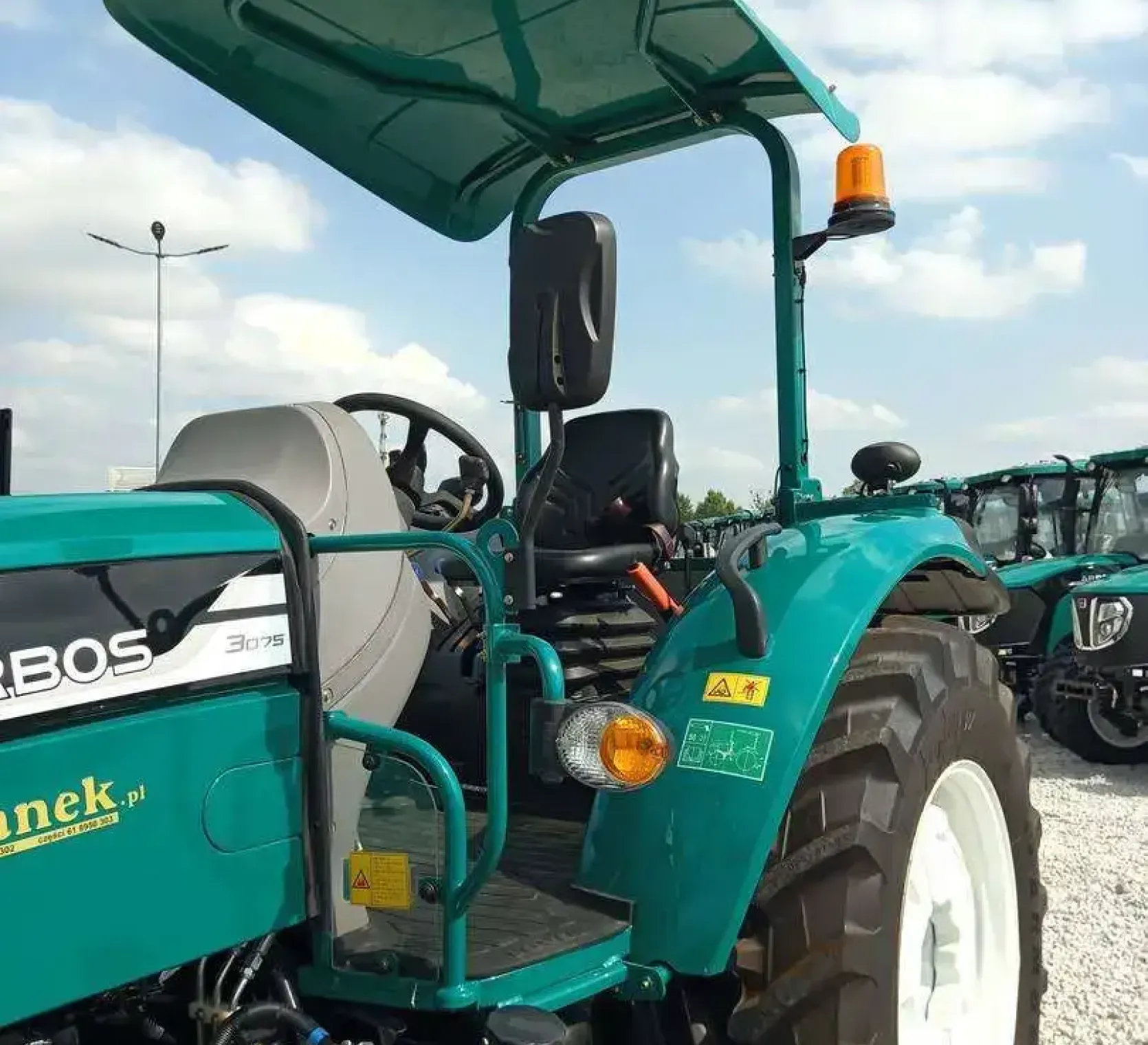 Podest roboczy z ramką ochronną ciągnika Arbos 3075 Platforma