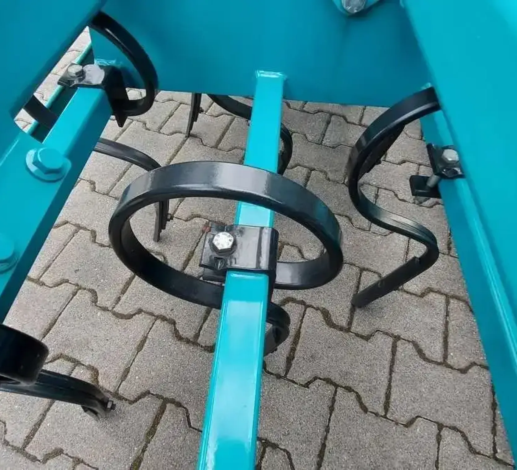Zęby sprężyste z obrotową wymienną końcówką agregatu biernego SULKY VR