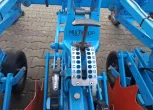 Skala z podziałką - Układ regulacji głębokości roboczej sekcji pielącej Skala z podziałką - Układ regulacji głębokości roboczej sekcji pielącej