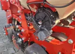 Aparat rozdzielający ziarno, napedzany elektrycznie, Precision Planting