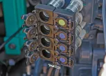Ciągnik rolniczy Aupax 5130 Stage V widok na wyjścia hydrauliczne