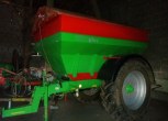 Używany rozsiewacz do wapna i nawozów mineralnych RCW 8200 Plus firmy Agromet Brezg