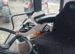 Widok kabiny ciagnika rolniczego Kubota 