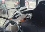 Widok kabiny ciagnika rolniczego Kubota 