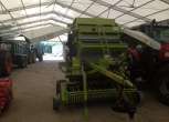 prasa Claas Variant 260, rok produkcji 2005 pod dachen na utwardzonej powierzchni
