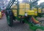 Używany Opryskiwacz Pilmet Europa 3021 XXL rok 2011w tle wysokie drzewa