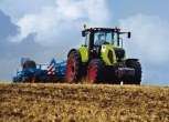 Ciągnik Claas Axion 840 z tylnym TUZ o udźwigu 9676 kg