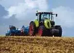 Ciągnik Claas Axion 840 z tylnym TUZ o udźwigu 9676 kg